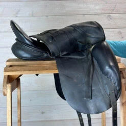 Used Revere Dressage Saddle 17.5/M -Horse Gear Shop 322 R Flap 10381.1684363643