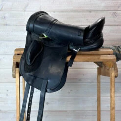 Used Schleese HK Dressage Saddle 17.5/MW -Horse Gear Shop 327 L Flap 71549.1684874704