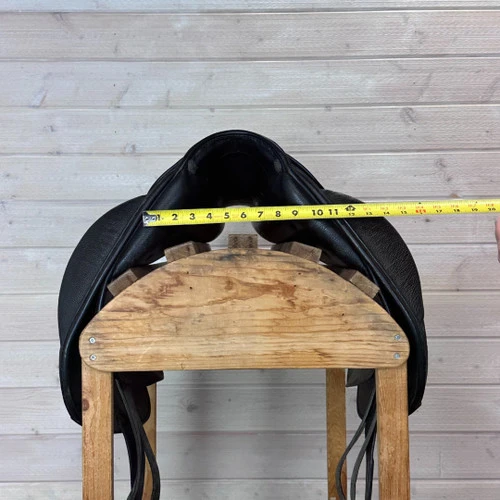 Used Stubben Genesis CL Dressage Saddle 17/N 2 Used Stubben Genesis CL Dressage Saddle 17/N - Image 2