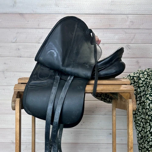 Used Stubben Genesis CL Dressage Saddle 17/N 11 Used Stubben Genesis CL Dressage Saddle 17/N - Image 11