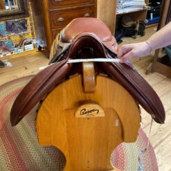 Stubben Ascend Jump Saddle -Horse Gear Shop ascend saddle front measure stubben 51565.1640728223