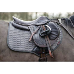 LeMieux Self-Cool Close Contact Square Pad -Horse Gear Shop self cooling cc polar grey lifestyle 4854 lemieux 94556.1670554260